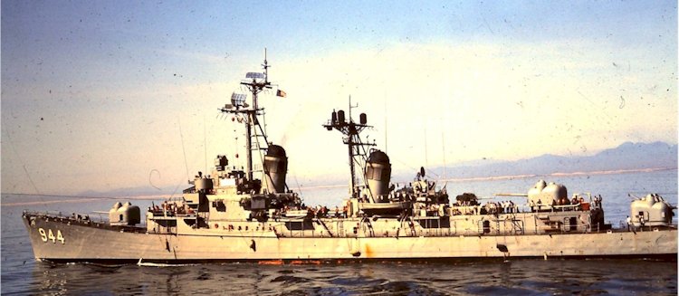 USS Mullinnix DD-944 Gunline Vietnam 1969